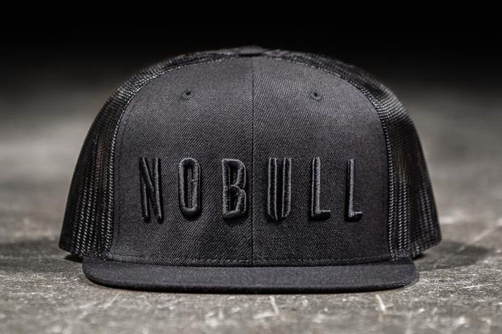 NOBULL Flat-Brim Trucker Şapka - Siyah - Turkiye (JFI-357182)